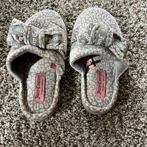 Juicy Couture Gray Leopard Print Slippers